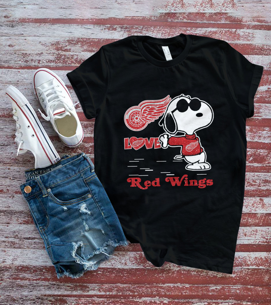Snoopy Love Detroit Red Wings Peanuts Hockey Fan T-Shirt