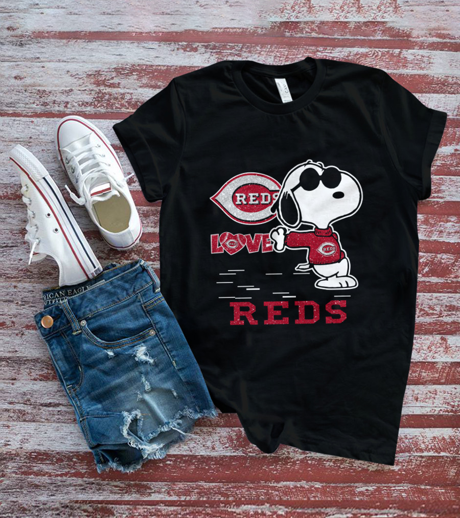 Snoopy Love Cincinnati Reds Peanuts Baseball Fan T-Shirt