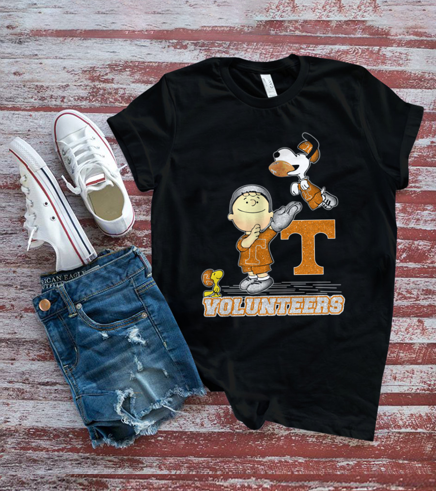 Snoopy Football Love Tennessee Volunteers Peanuts Characters T-Shirt