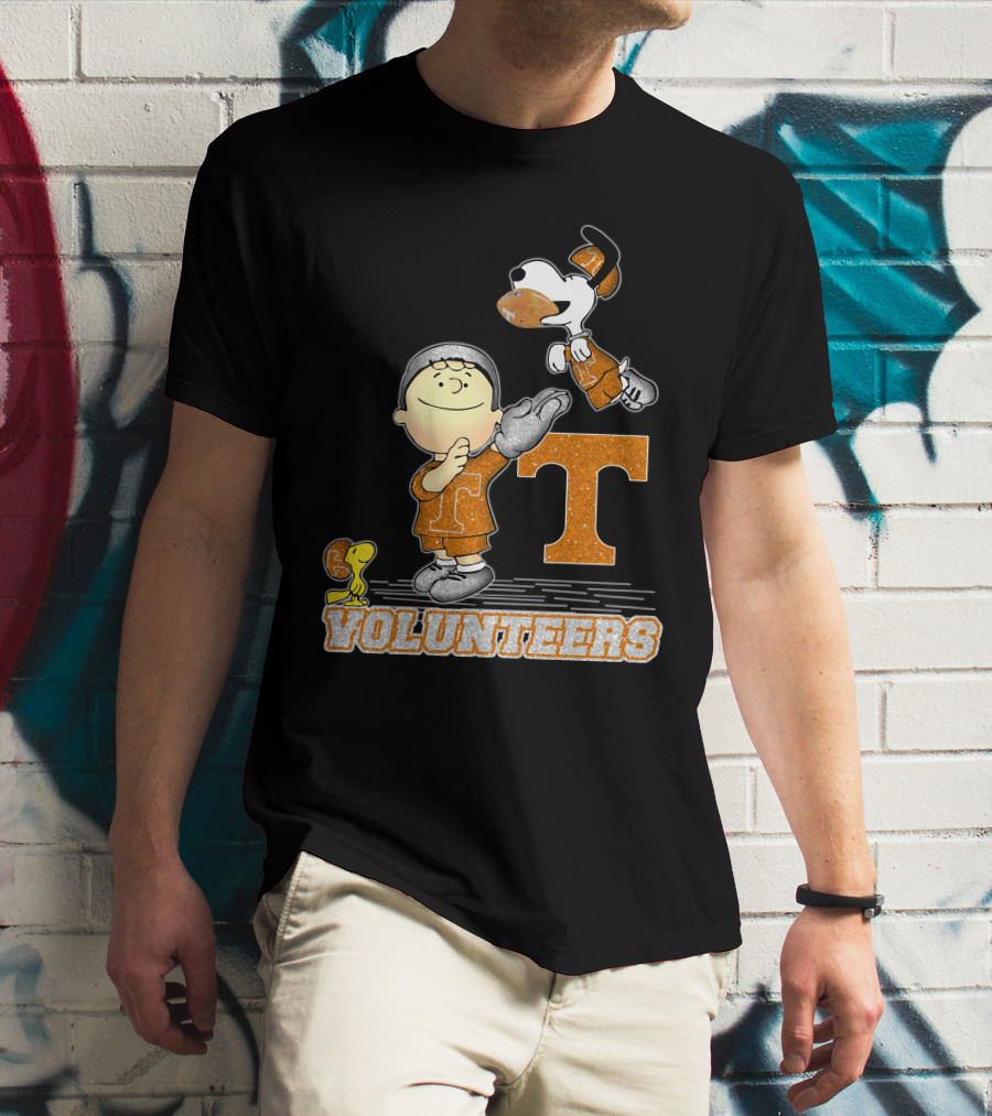 Snoopy Football Love Tennessee Volunteers Peanuts Characters T-Shirt
