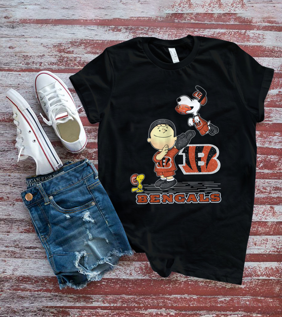 Snoopy And Charlie Football Cincinnati Bengals T-Shirt