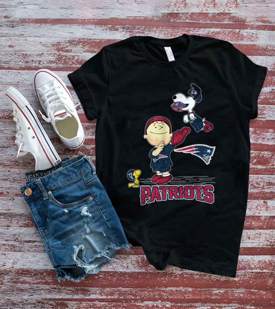 Snoopy Patriots Football New England Peanuts Characters T-Shirt
