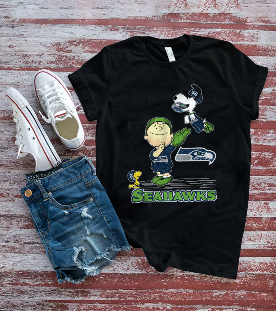 Snoopy Love Seattle Seahawks Peanuts Football Team T-Shirt