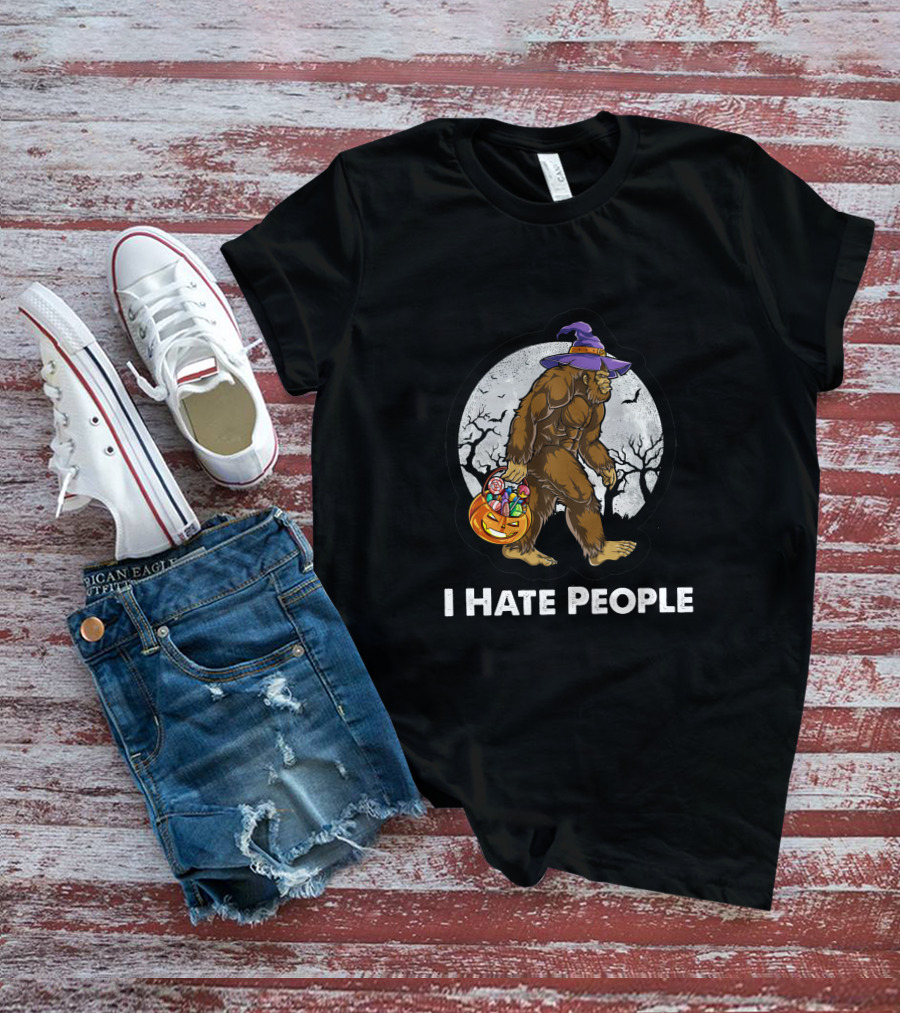 I Hate People Bigfoot Halloween Candy Pumpkin Moon Scene T-Shirt