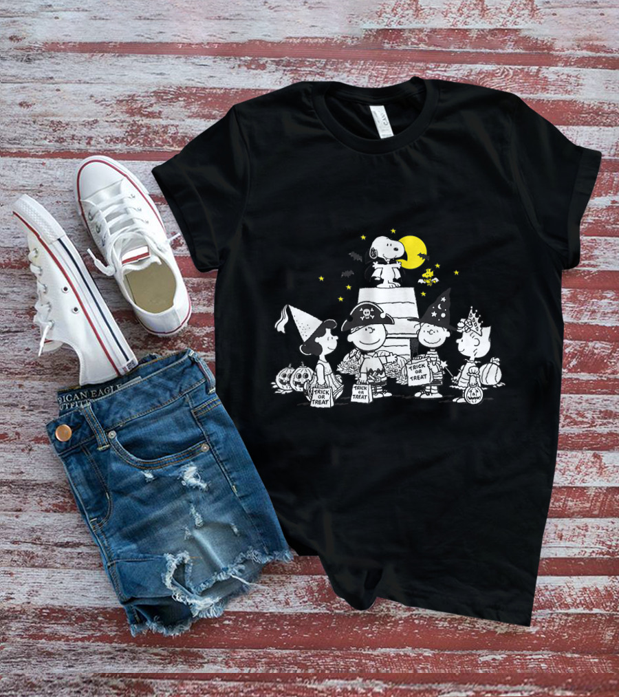 Peanuts Halloween Trick Or Treat With Snoopy And Friends T-Shirt