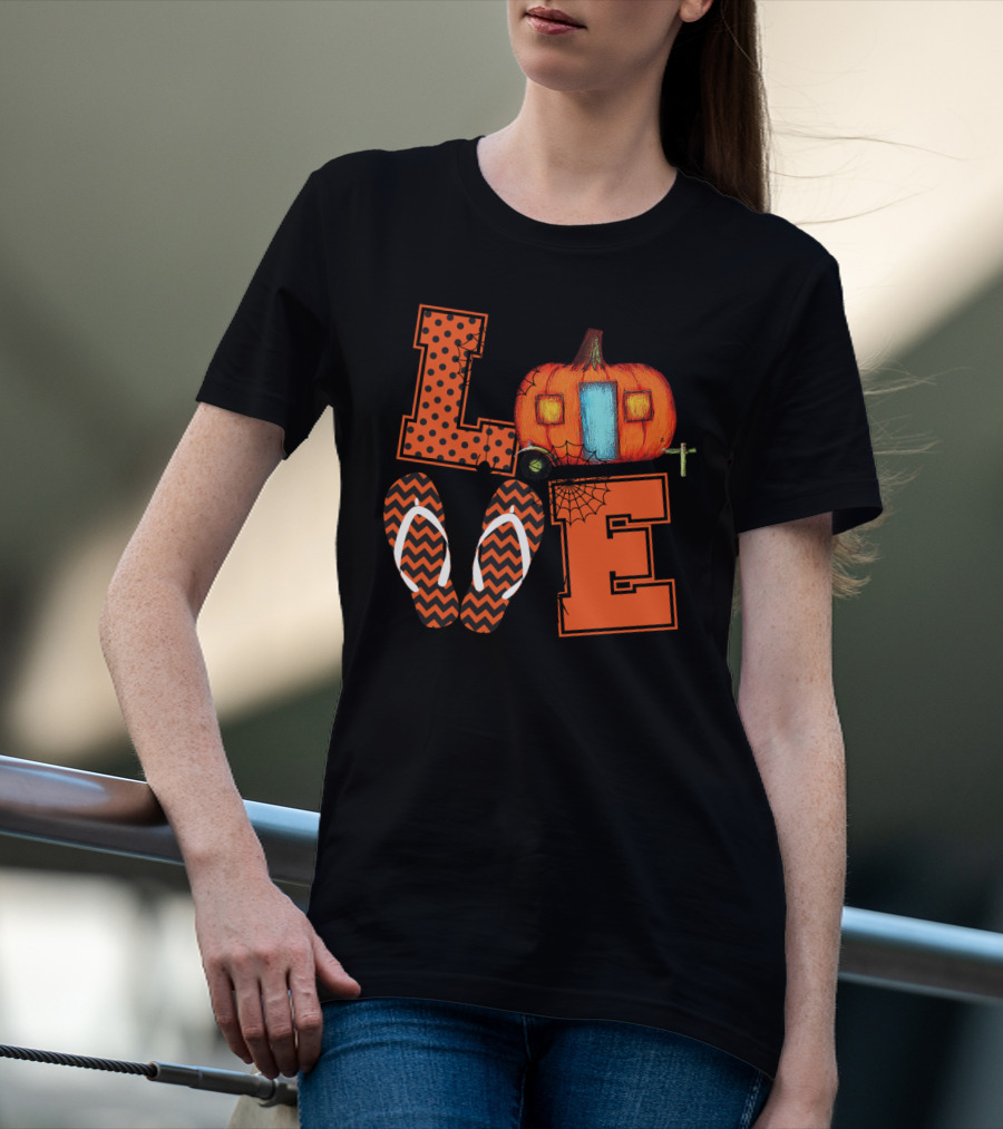 Love Halloween Camper With Pumpkin And Flip Flop T-Shirt