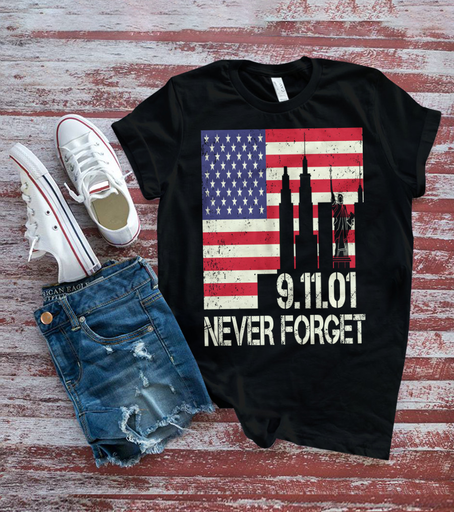 Vintage American Flag 9.11.01 Never Forget Statue Of Liberty And Twin Towers T-Shirt