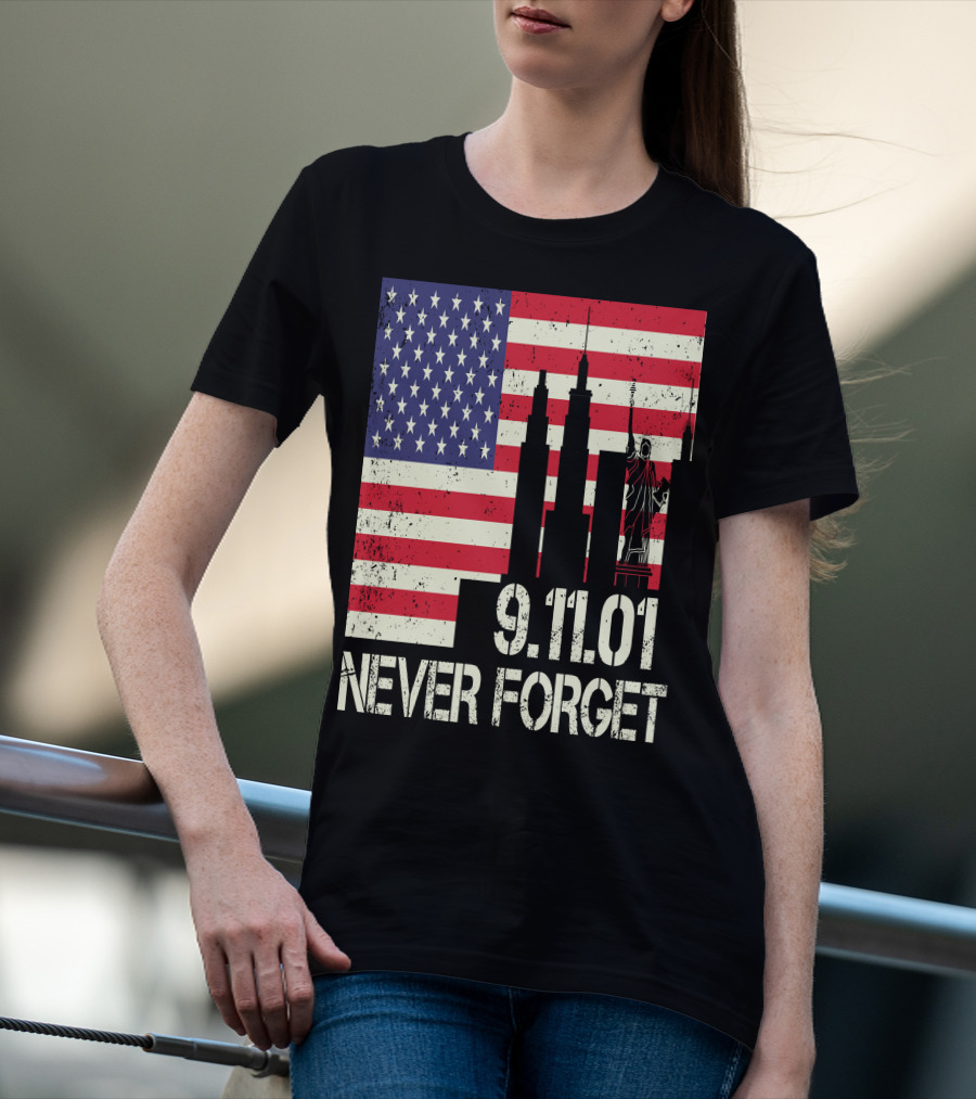 Vintage American Flag 9.11.01 Never Forget Statue Of Liberty And Twin Towers T-Shirt