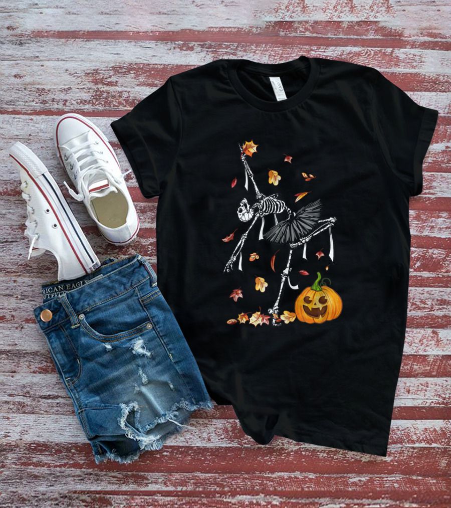 Ballet Dancer Ballerina Skeleton With Jack-O'-Lantern Halloween Fall Leaves T-Shirt