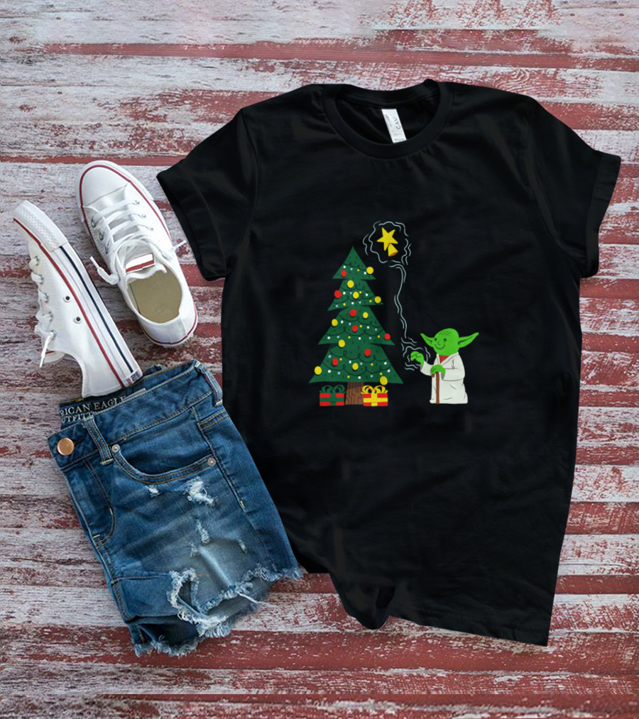 Star Wars Yoda Uses Force To Decorate Christmas Tree With Star T-Shirt