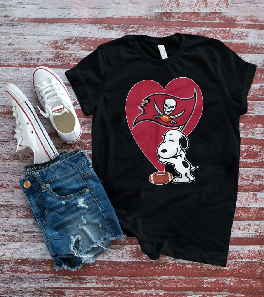 Tampa Bay Buccaneers Snoopy Heart Hug Football T-Shirt