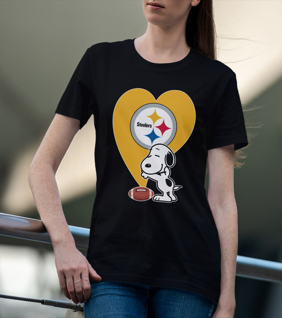 Pittsburgh Steelers Snoopy Hug Heart Football T-Shirt