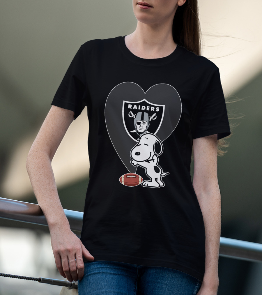 Las Vegas Raiders Snoopy Football Heart Hug T-Shirt