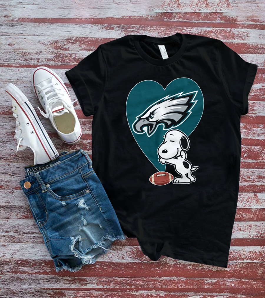 Philadelphia Eagles Snoopy Football Heart Hug T-Shirt