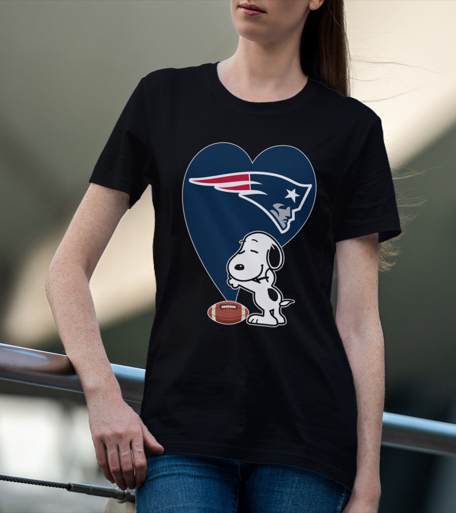 Snoopy Hugging New England Patriots Heart With Football T-Shirt