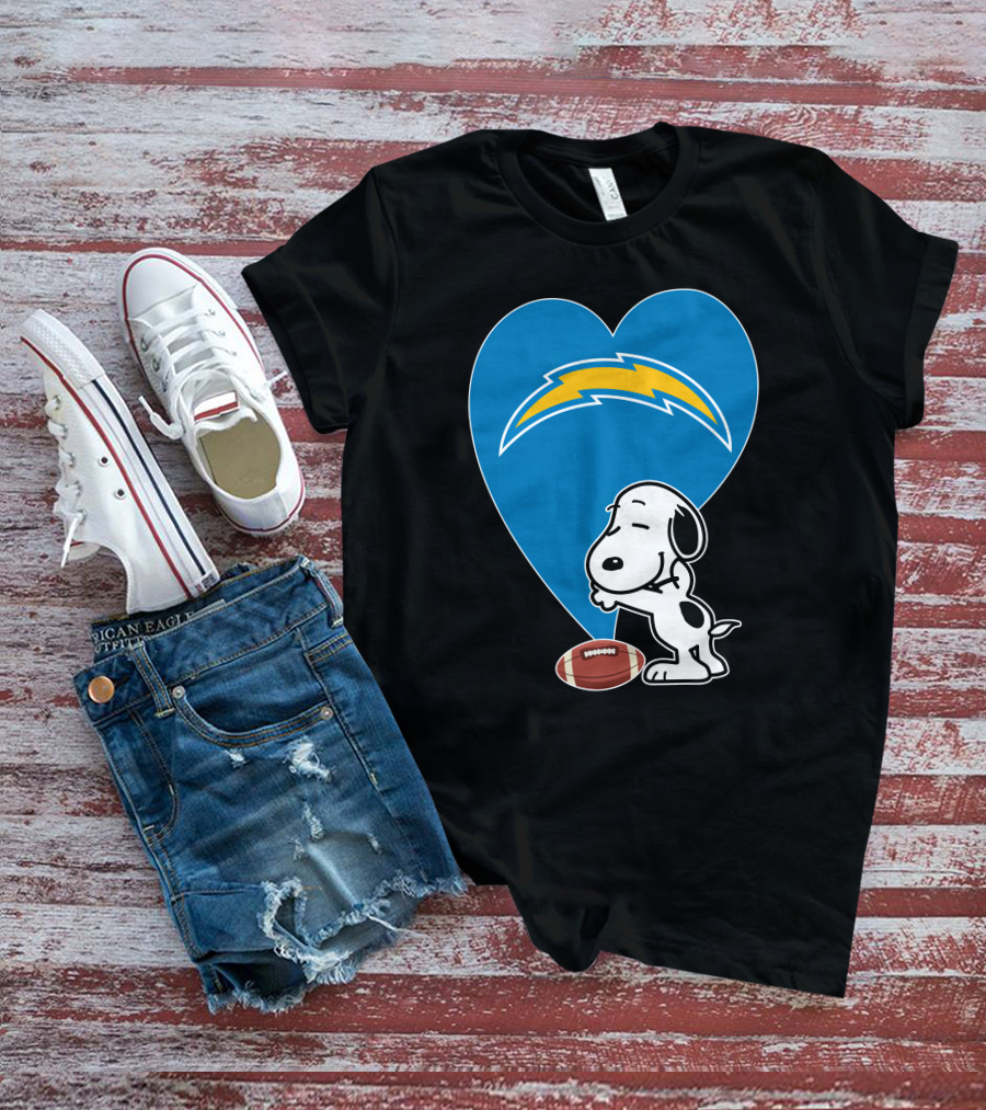 Los Angeles Chargers Snoopy Football Heart Hug T-Shirt