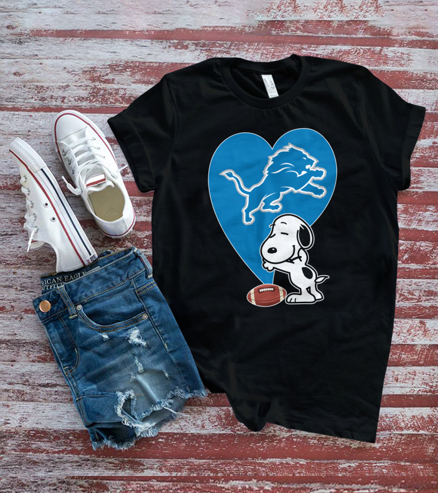 Detroit Lions Snoopy Heart Balloon Football Hug T-Shirt