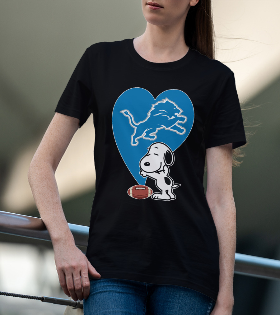 Detroit Lions Snoopy Heart Balloon Football Hug T-Shirt