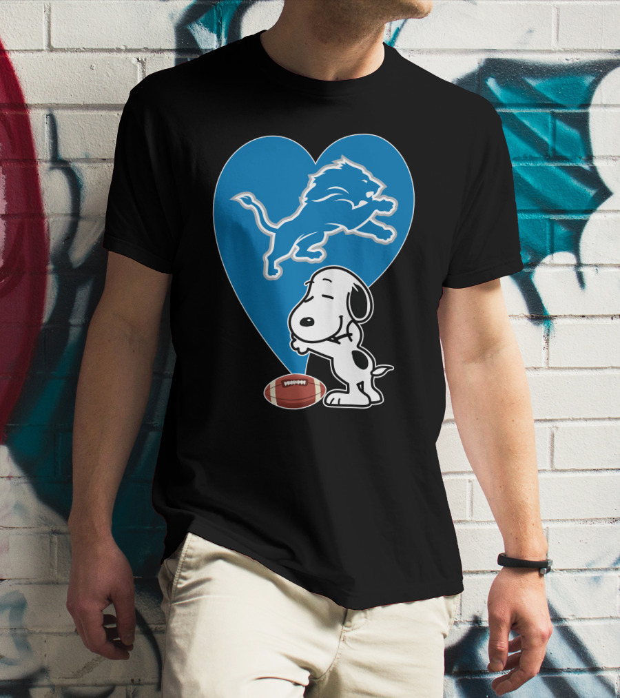 Detroit Lions Snoopy Heart Balloon Football Hug T-Shirt