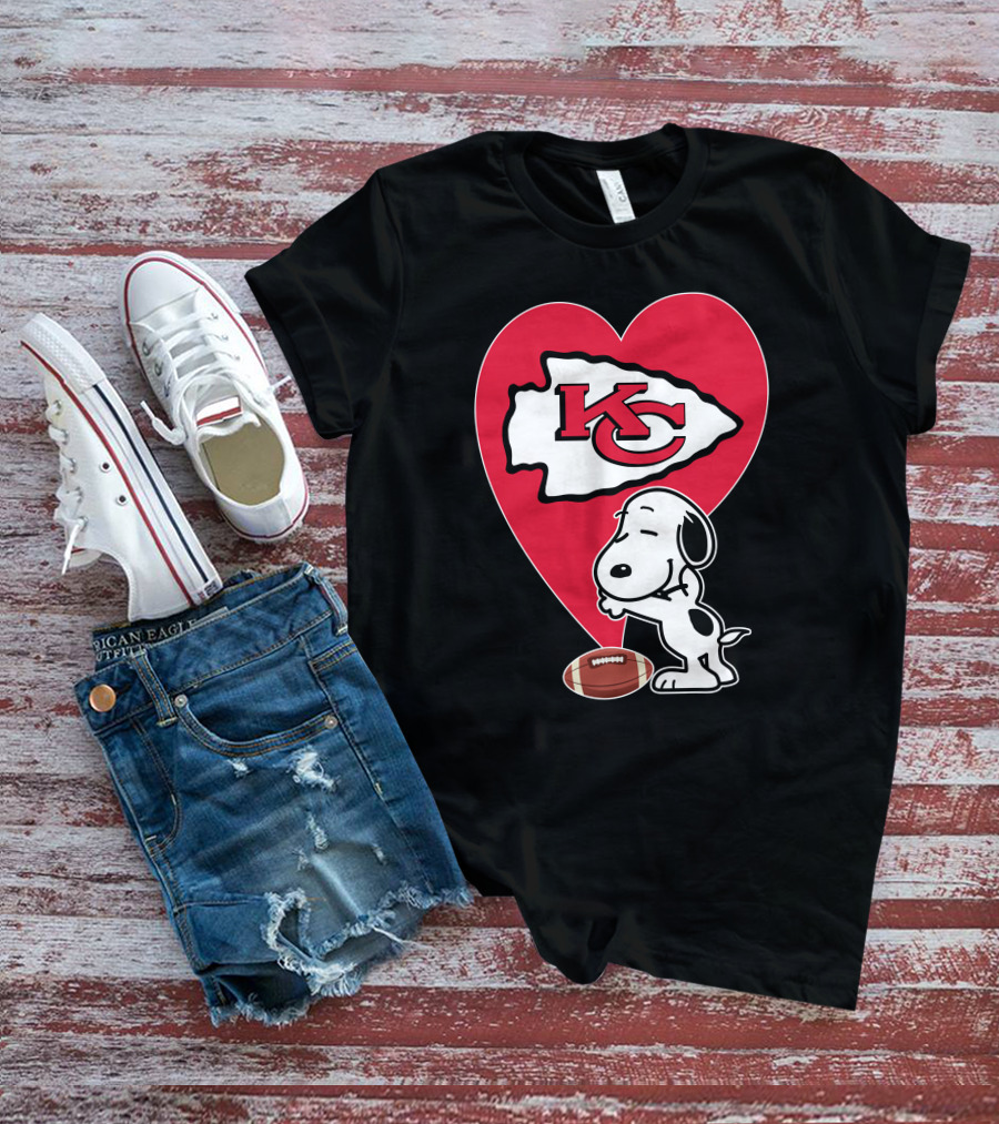 Kansas City Chiefs Heart Snoopy Football Hug T-Shirt