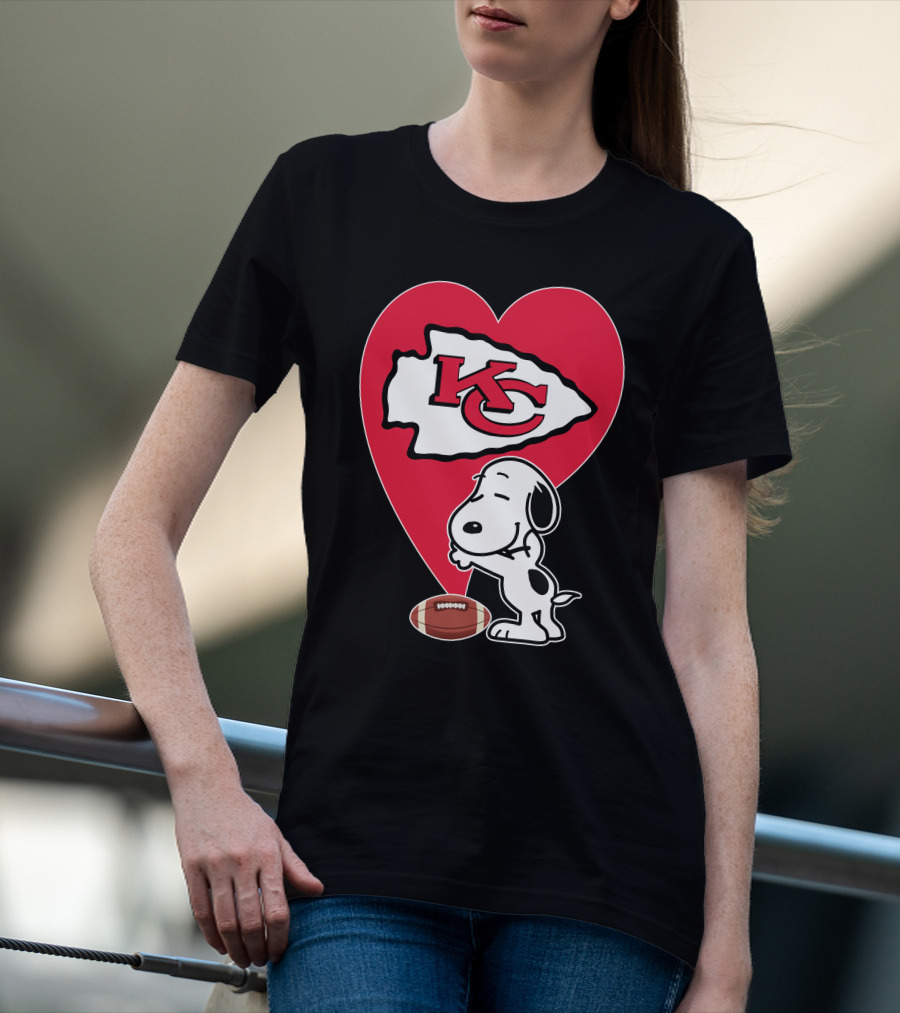 Kansas City Chiefs Heart Snoopy Football Hug T-Shirt
