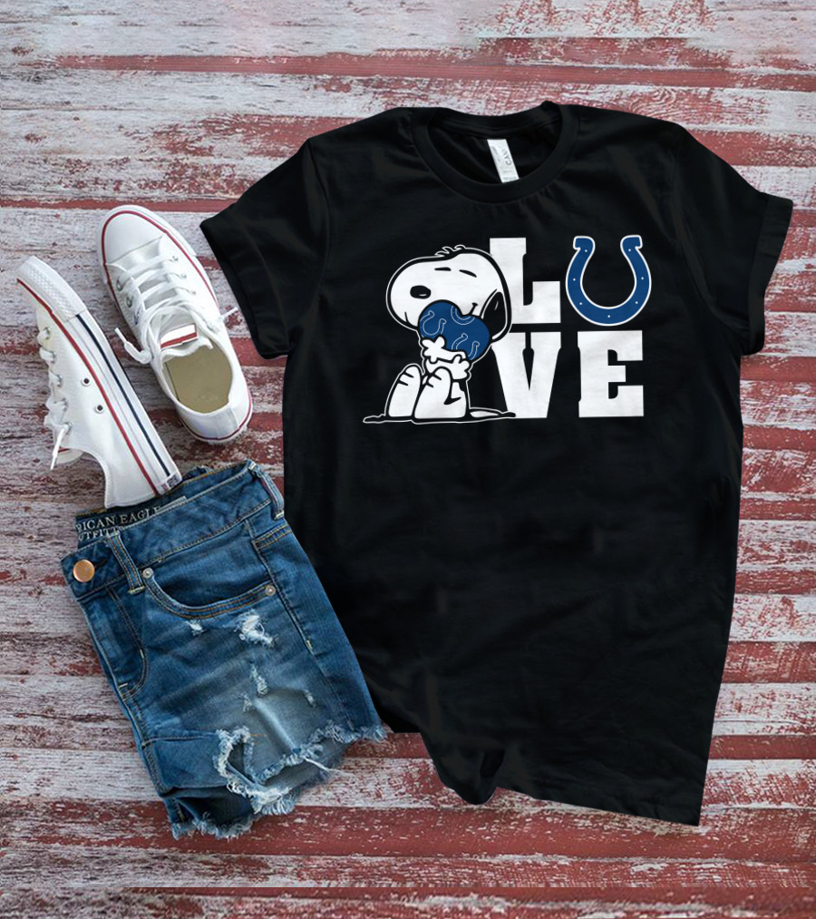 Snoopy Hugging Indianapolis Colts Horseshoe Love T-Shirt