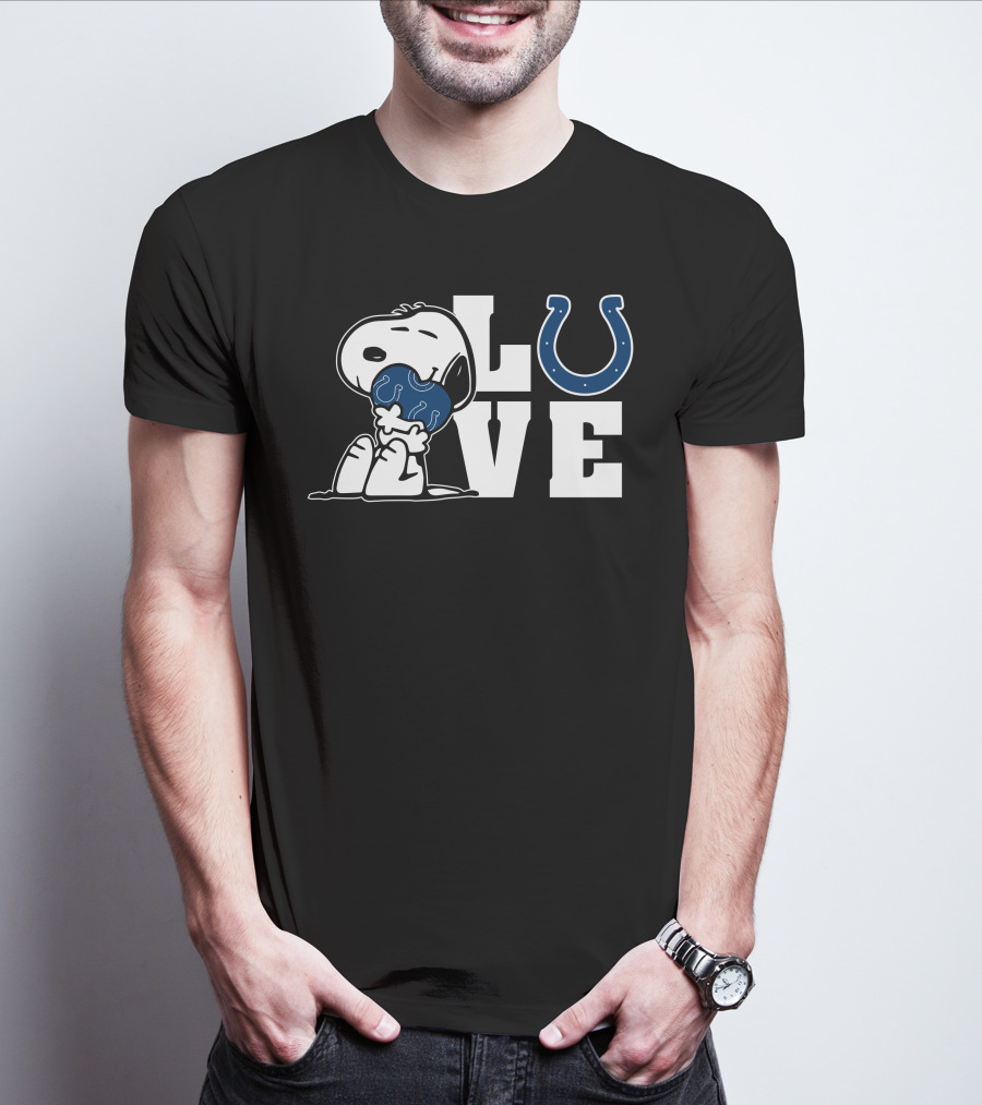Snoopy Hugging Indianapolis Colts Horseshoe Love T-Shirt