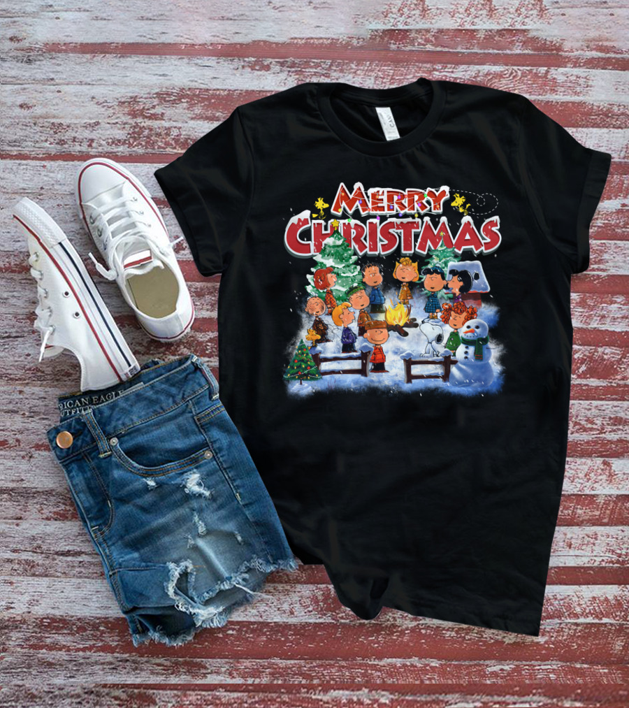 MERRY CHRISTMAS Charlie Brown Snoopy Peanuts Campfire Snowman T-Shirt