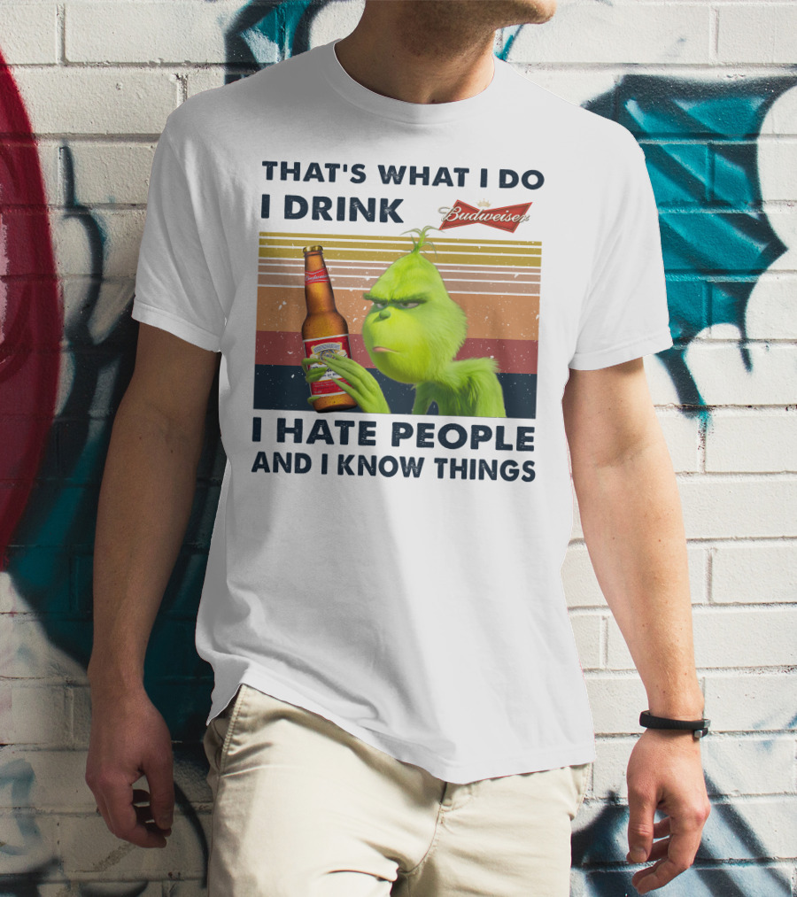 THAT'S WHAT I DO I DRINK BUDWEISER I HATE PEOPLE AND I KNOW THINGS T-Shirt