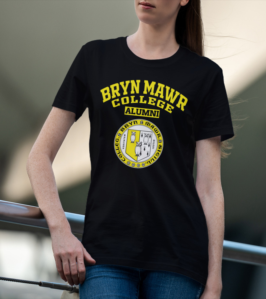 BRYN MAWR COLLEGE ALUMNI VERITATEM DILEXI SIGILLUM OWL SEAL T-Shirt