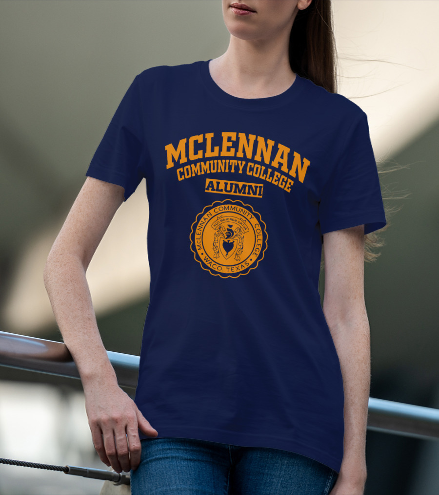 MCLENNAN COMMUNITY COLLEGE ALUMNI WACO TEXAS SEAL HOC MAJORUM VIRTUS T-Shirt