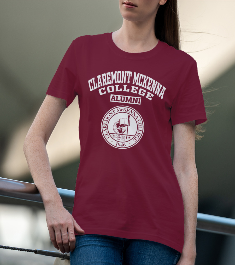CLAREMONT MCKENNA COLLEGE ALUMNI CRESCIT CUM COMMERCIO CIVITAS 1946 T-Shirt
