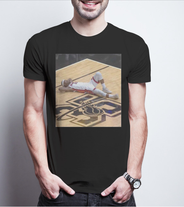 Court Culture Himmy Moments Heat Basketball Player Relaxing Iconic Court Pose T-Shirt