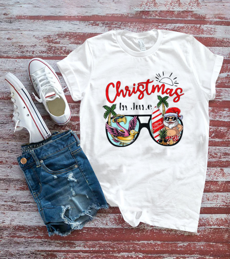 Christmas In June Sunglasses Santa Flamingo Merry Christmas Summer Vacation T-Shirt