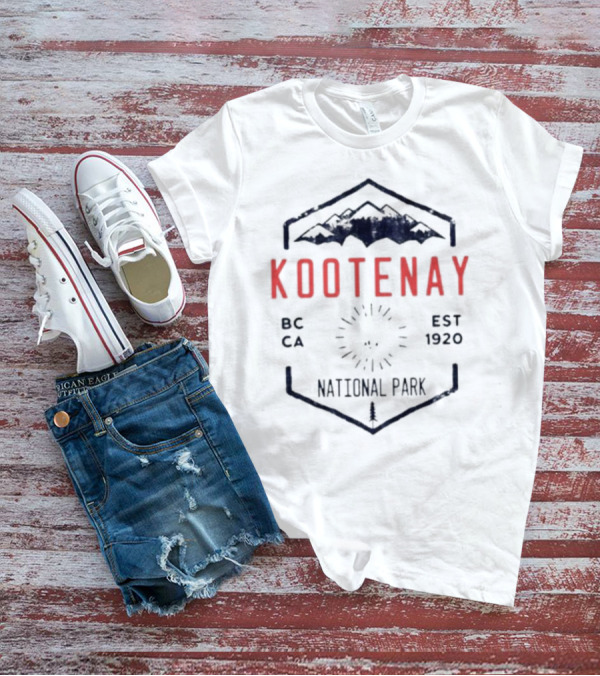Kootenay National Park Canada BC Est 1920 Mountain Badge T-Shirt