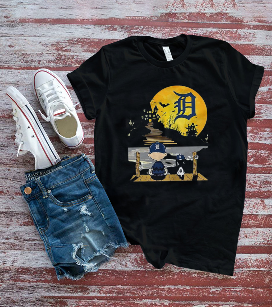 Snoopy Charlie Brown Detroit Tigers Halloween Moon Scene T-Shirt