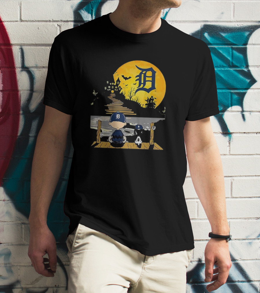 Snoopy Charlie Brown Detroit Tigers Halloween Moon Scene T-Shirt