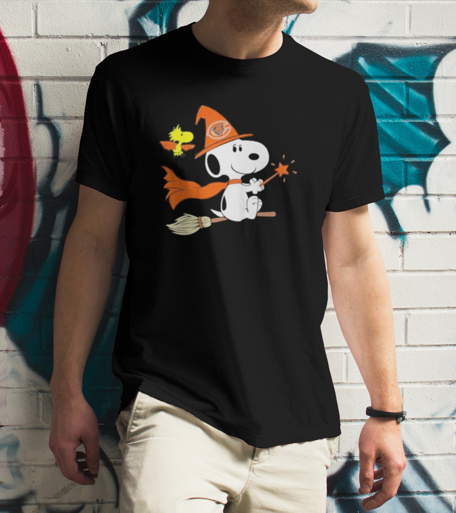 Snoopy Witch Chicago Bears Halloween Flying Broomstick Woodstock T-Shirt