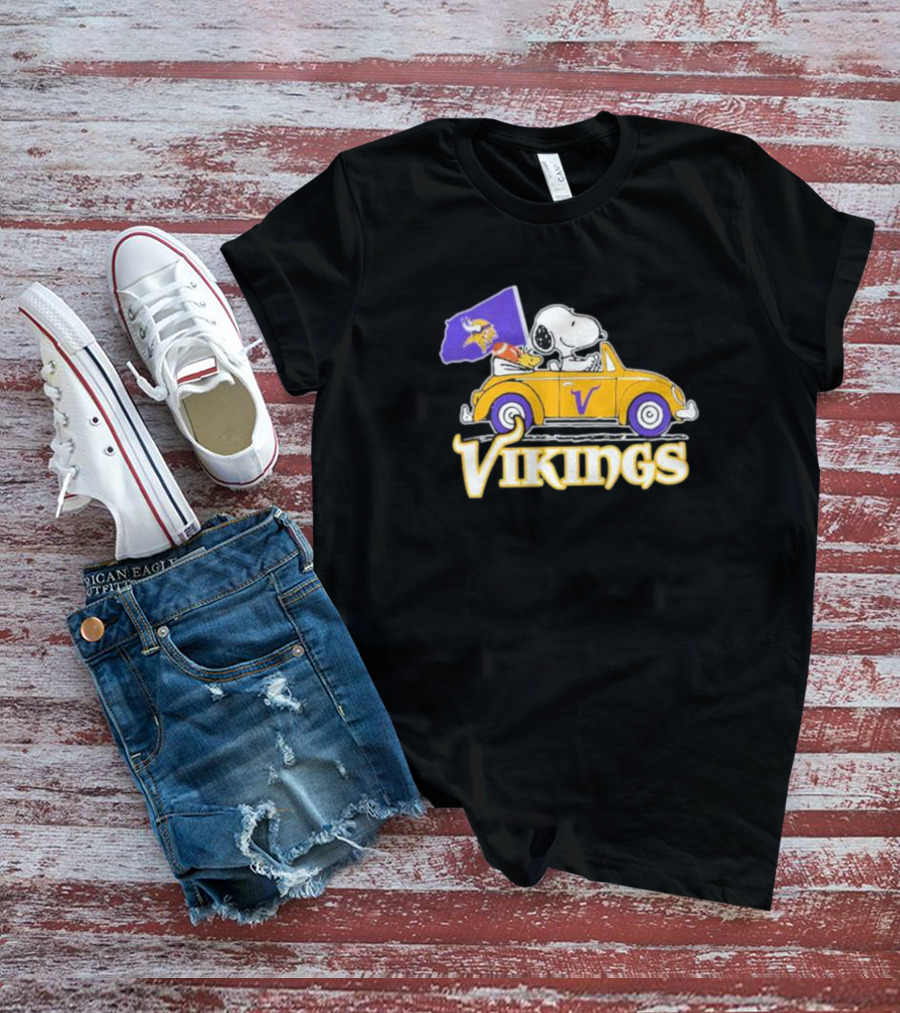 Snoopy Woodstock Driving Car With Vikings Flag Minnesota NFL T-Shirt