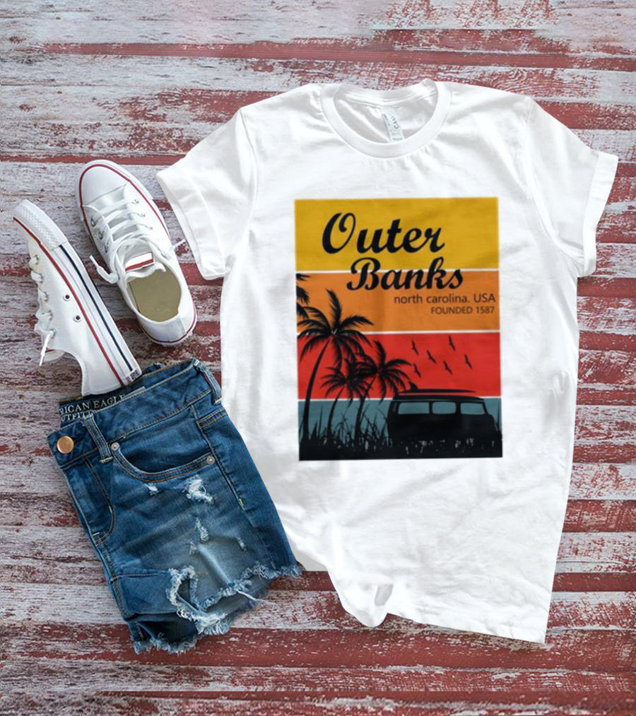 Outer Banks North Carolina USA Founded 1587 Vintage Car Beach Palm Trees T-Shirt