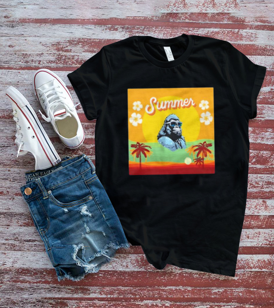 Summer Gorilla Beach Palm Trees Sun Vintage Retro T-Shirt