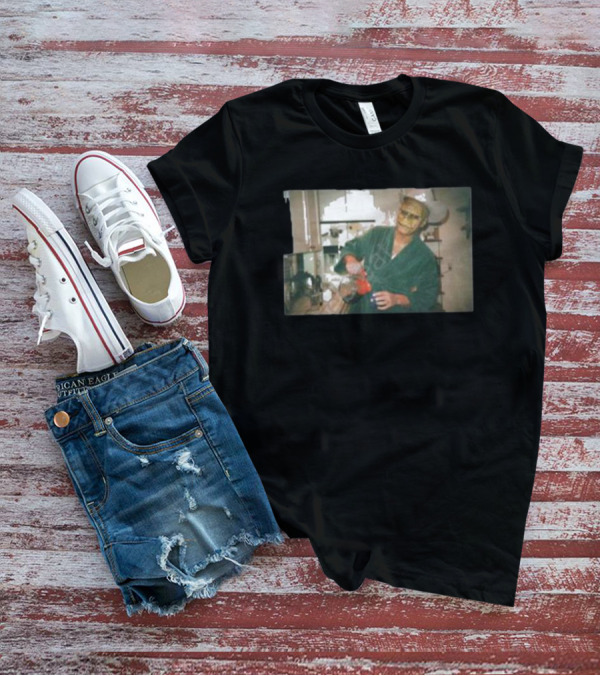 Mac Demarco Lizard Man Pouring Coffee In Kitchen T-Shirt