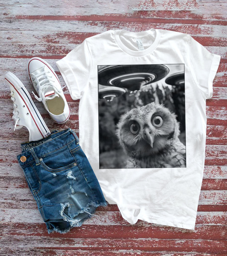 Owl Selfie With UFOs Weird Spaceship Encounter T-Shirt