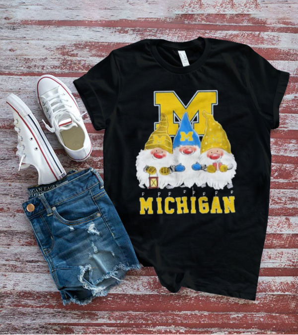 Michigan Wolverines Gnomes Merry Christmas T-Shirt