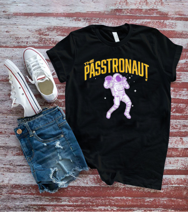 The Passtronaut Minnesota Football Astronaut Throwing Football T-Shirt