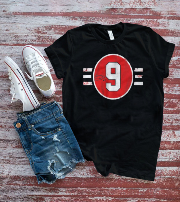 Chicago Blackhawks Bobby Hull Signed Number 9 T-Shirt
