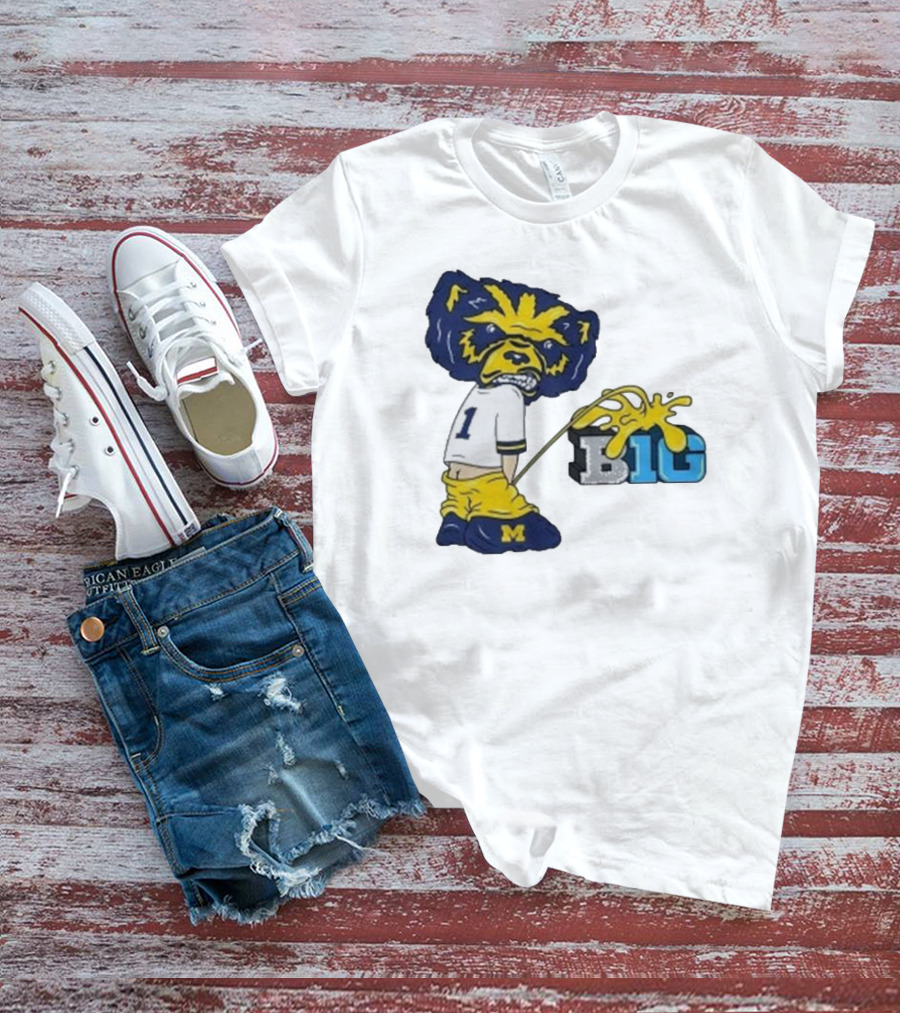 MI Wolverine Mascot Pissing On Big Ten Logo T-Shirt
