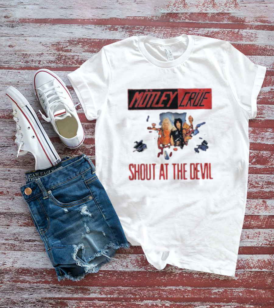 Mötley Crüe Shout At The Devil Classic Album Cover T-Shirt