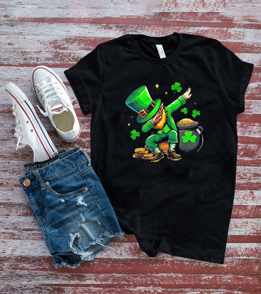 St Patricks Day Dabbing Leprechaun With Pot Of Gold And Shamrocks T-Shirt