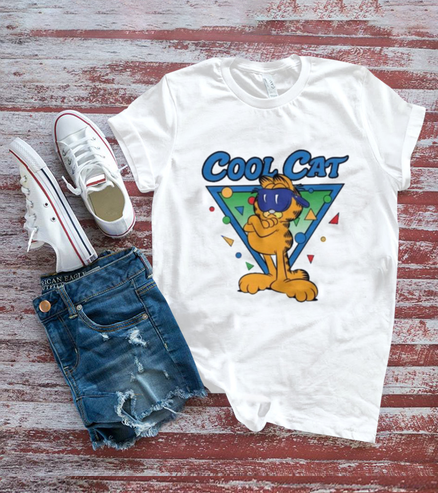 Quinton Reviews Wearing Garfield Cool Cat Retro T-Shirt